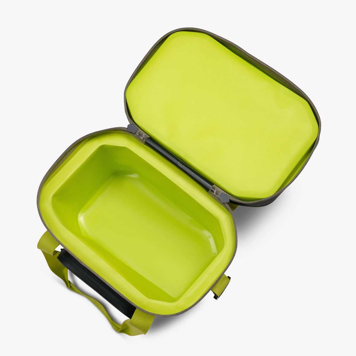 trailmate-18-can-cooler-bag-d5 00066772-O2.jpg