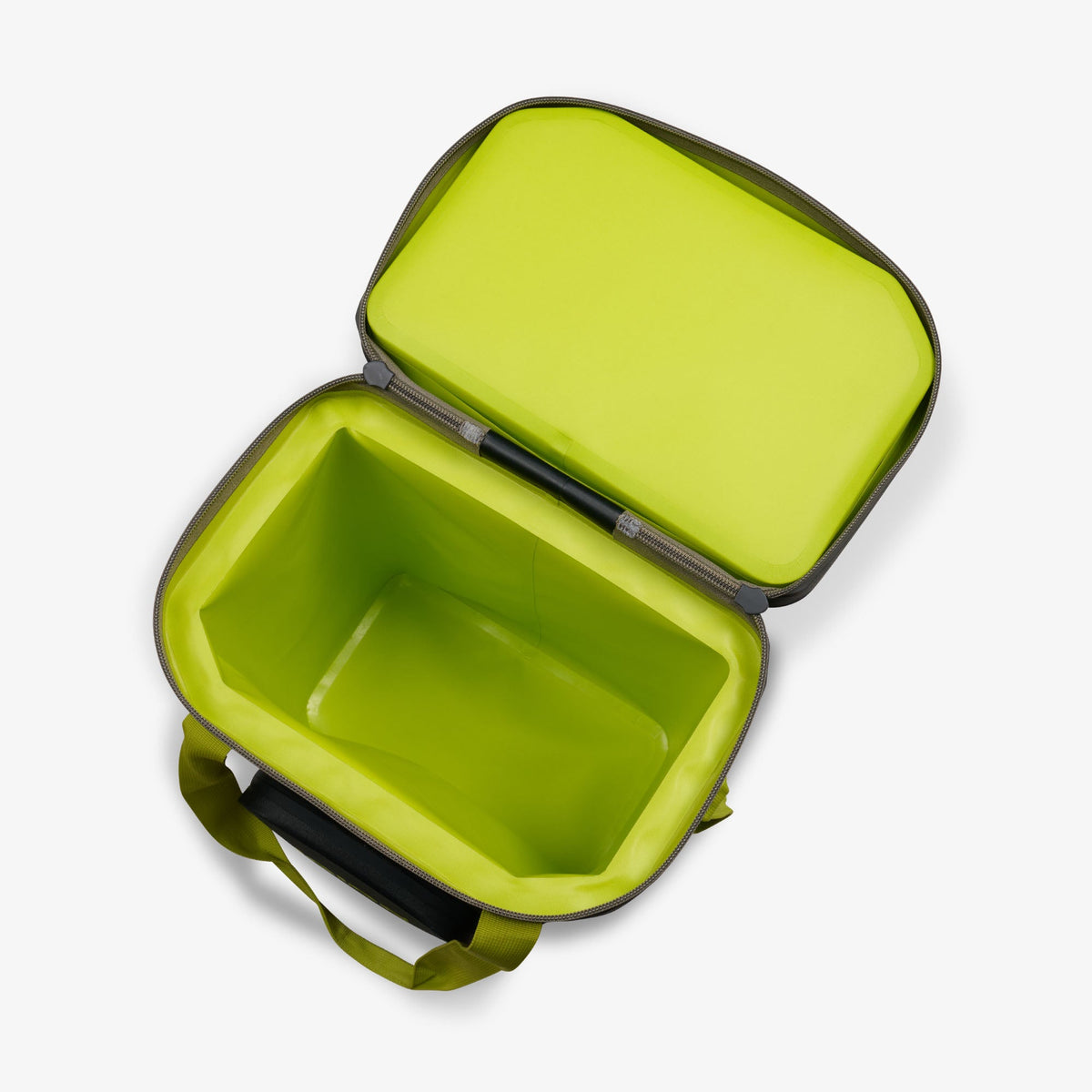 trailmate-32-can-backpack-e6 00066774-O2.jpg